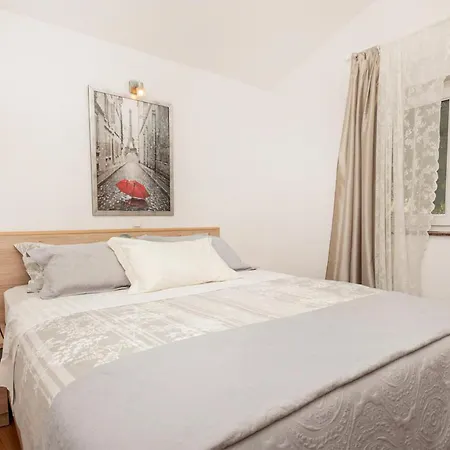 2 Bedroom Stunning In Semesterbostad