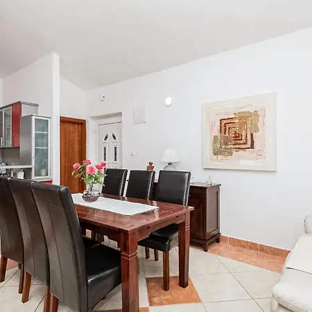 2 Bedroom Stunning In Semesterbostad *