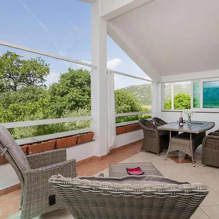 度假居 2 Bedroom Stunning In Desne