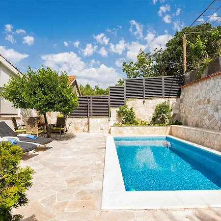 בית נופש Stunning In Desne