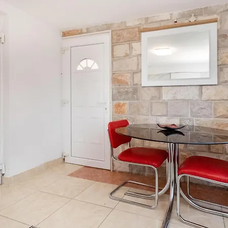 Semesterbostad 2 Bedroom Stunning In Desne