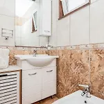 2 Bedroom Stunning In *