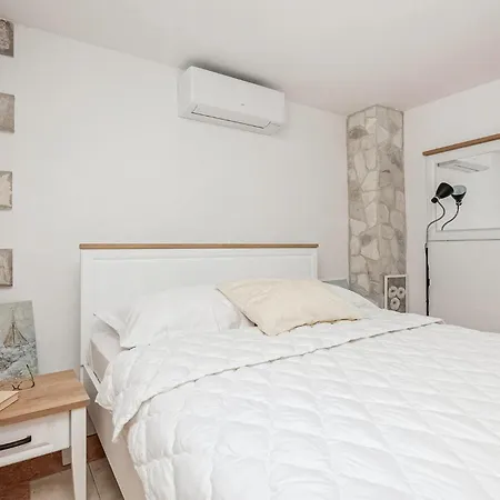 2 Bedroom Stunning In * Desne