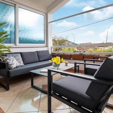 別荘 2 Bedroom Stunning In Desne